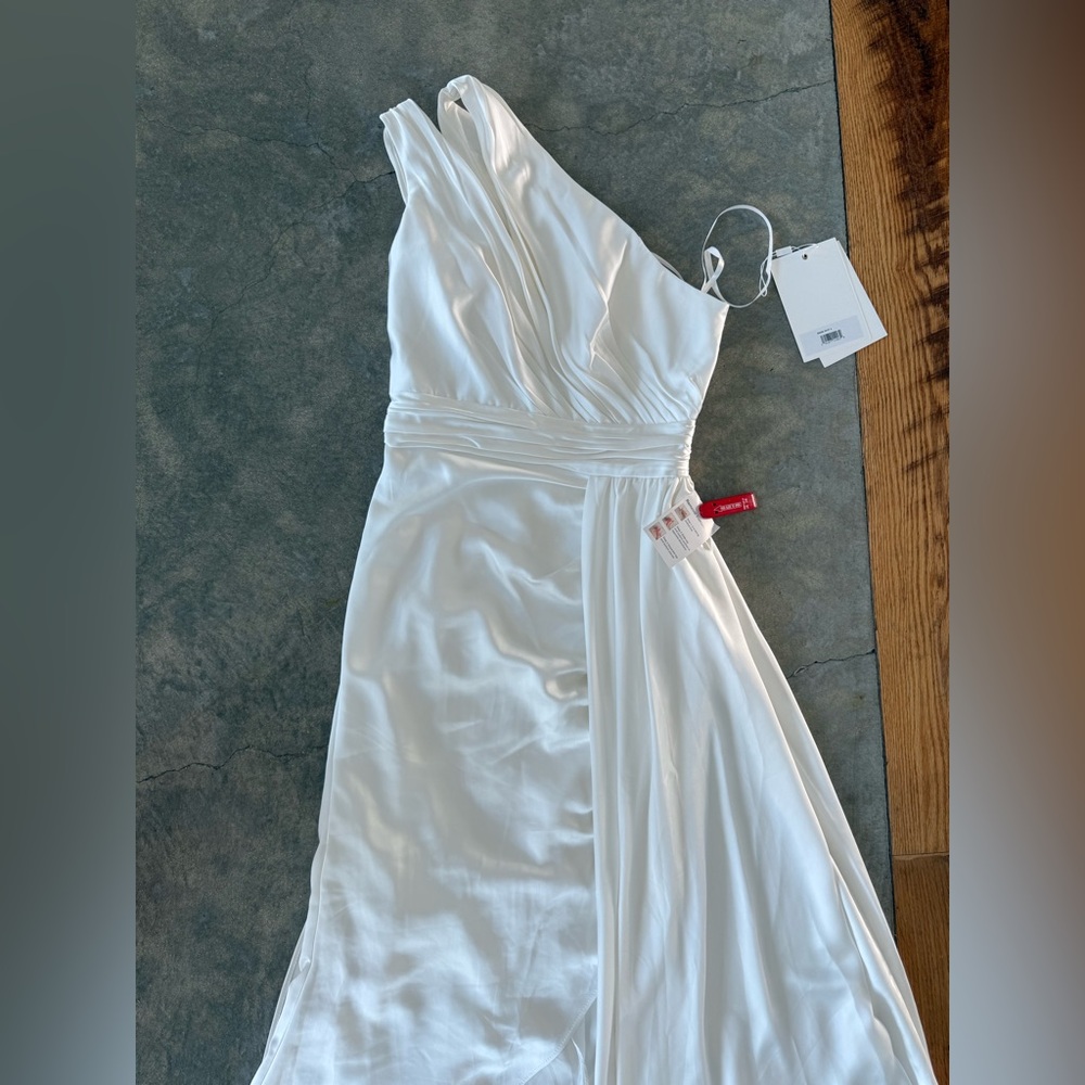 Mac Duggal White One-Shoulder Gown - Picture 4 of 10